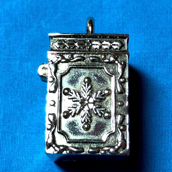 Vintage Silver Tone Rectangular Prayer Box Pendant w/Trinkets - Picture 4 of 10